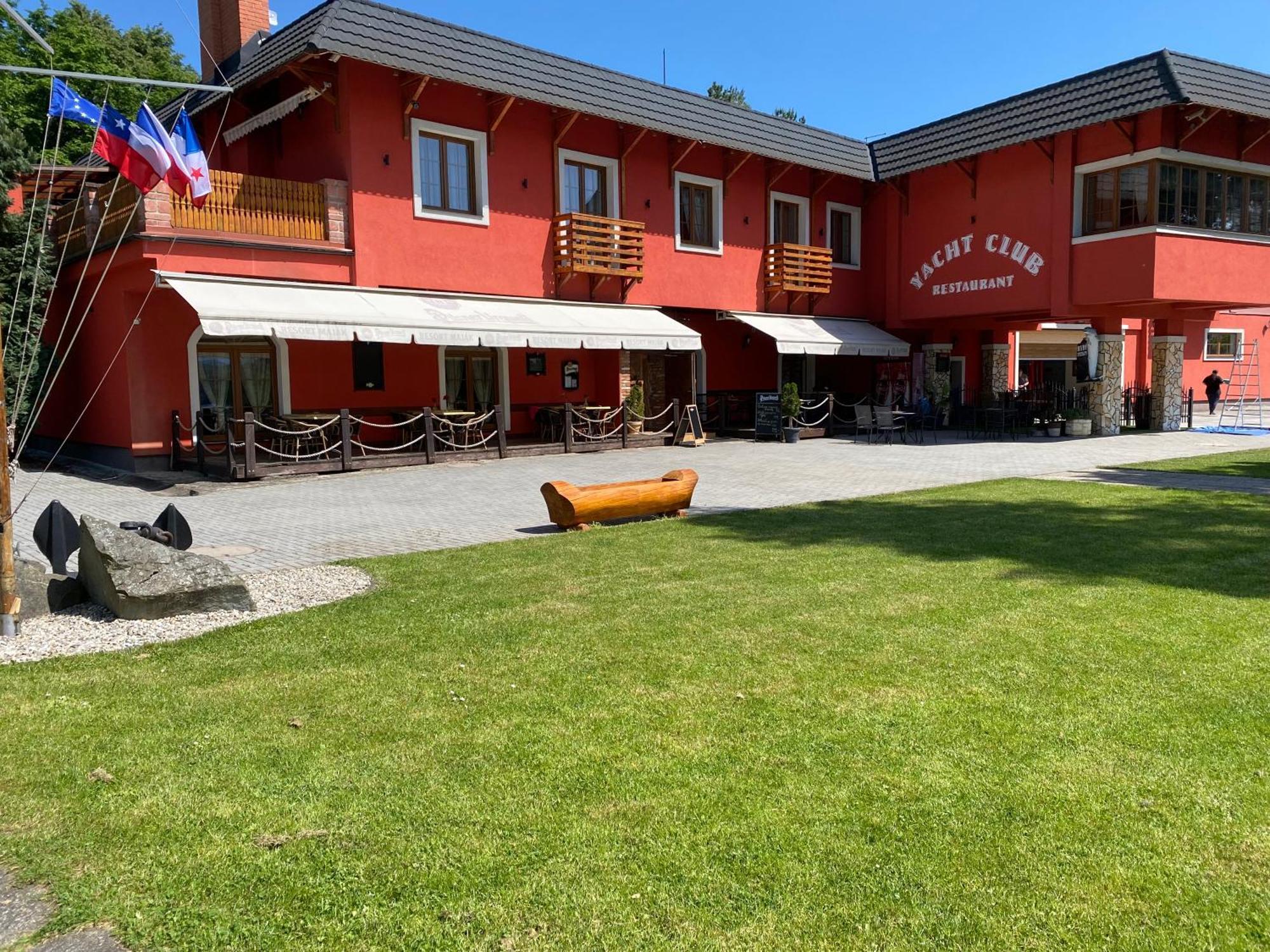Apartman Majak U Zermanicke Prehrady Pitrov Extérieur photo